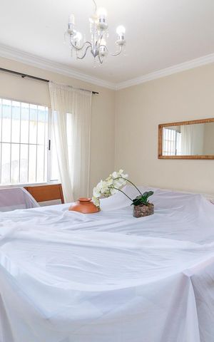 Casa à venda com 191m², 4 quartos e 4 vagas Casa à venda com 191m², 4 quartos e 4 vagasSala