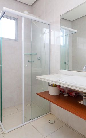 Casa à venda com 191m², 4 quartos e 4 vagas Casa à venda com 191m², 4 quartos e 4 vagasBanheiro 2