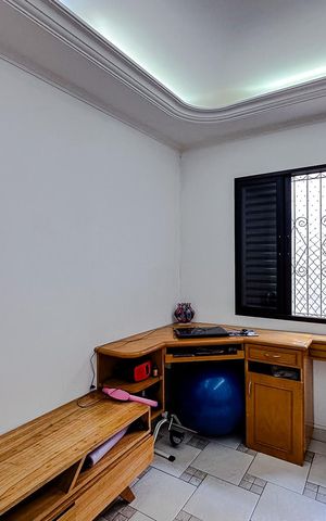Casa à venda com 238m², 6 quartos e 4 vagasQuarto 3