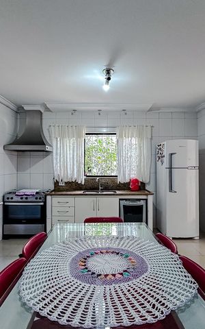 Casa à venda com 238m², 6 quartos e 4 vagasCozinha