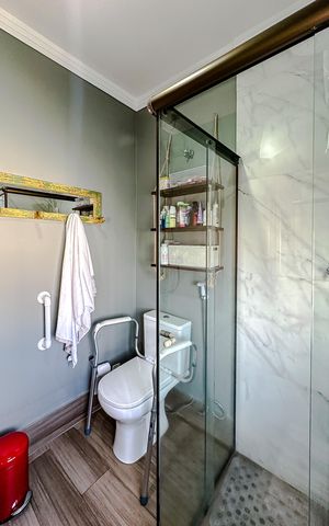Casa à venda com 238m², 6 quartos e 4 vagasBanheiro da Suíte 2
