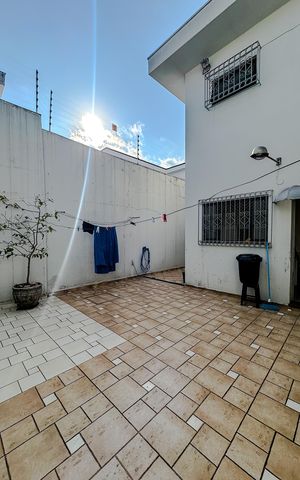Casa à venda com 238m², 6 quartos e 4 vagasÁrea externa
