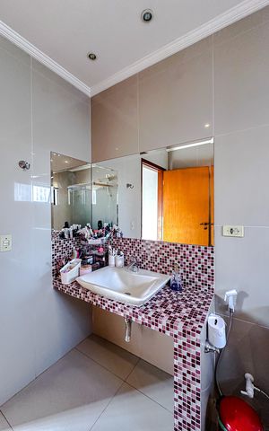 Casa à venda com 238m², 6 quartos e 4 vagasBanheiro da Suíte 3