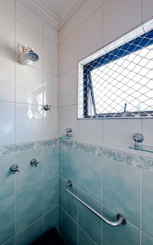 Casa à venda com 238m², 6 quartos e 4 vagasBanheiro Social