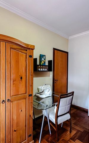 Casa à venda com 238m², 6 quartos e 4 vagasQuarto 