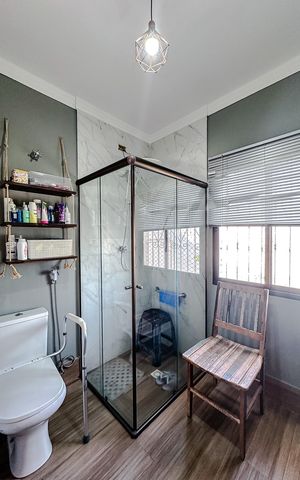 Casa à venda com 238m², 6 quartos e 4 vagasBanheiro da Suíte 2