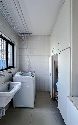 Casa à venda com 238m², 6 quartos e 4 vagasÁrea de Serviço