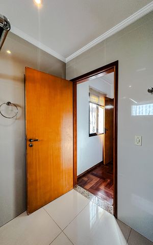 Casa à venda com 238m², 6 quartos e 4 vagasBanheiro da Suíte 3