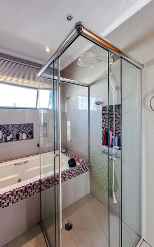 Casa à venda com 238m², 6 quartos e 4 vagasBanheiro da Suíte 3