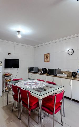 Casa à venda com 238m², 6 quartos e 4 vagasCozinha