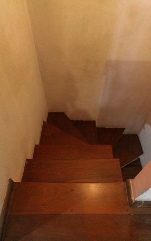 Casa à venda com 88m², 2 quartos e 1 vaga Casa à venda com 88m², 2 quartos e 1 vagaEscada