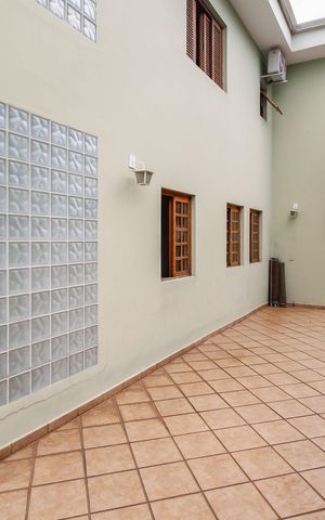 Casa para alugar com 400m², 4 quartos e 8 vagas Casa para alugar com 400m², 4 quartos e 8 vagasÁrea Externa