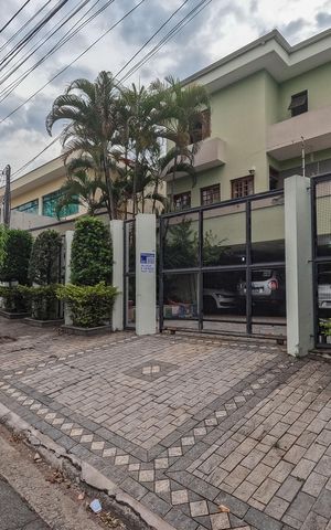 Casa para alugar com 400m², 4 quartos e 8 vagas Casa para alugar com 400m², 4 quartos e 8 vagasFachada