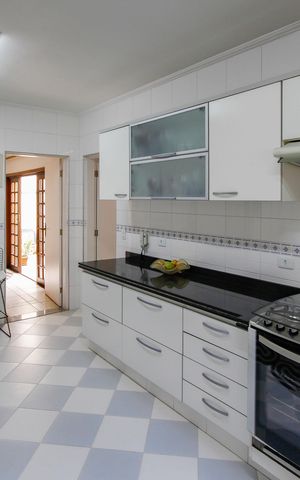 Casa para alugar com 400m², 4 quartos e 8 vagas Casa para alugar com 400m², 4 quartos e 8 vagasCozinha