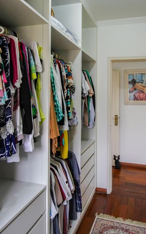 Casa para alugar com 400m², 4 quartos e 8 vagas Casa para alugar com 400m², 4 quartos e 8 vagasCloset da Suíte 1
