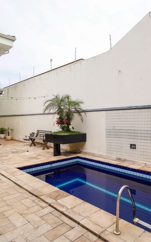 Casa para alugar com 400m², 4 quartos e 8 vagas Casa para alugar com 400m², 4 quartos e 8 vagasÁrea Externa