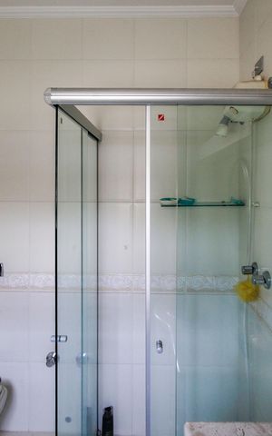 Casa para alugar com 400m², 4 quartos e 8 vagas Casa para alugar com 400m², 4 quartos e 8 vagasBanheiro da Suíte 3