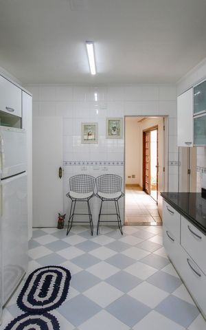 Casa para alugar com 400m², 4 quartos e 8 vagas Casa para alugar com 400m², 4 quartos e 8 vagasCozinha