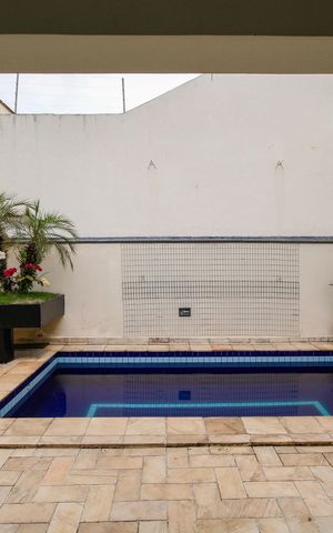 Casa para alugar com 400m², 4 quartos e 8 vagas Casa para alugar com 400m², 4 quartos e 8 vagasÁrea Externa