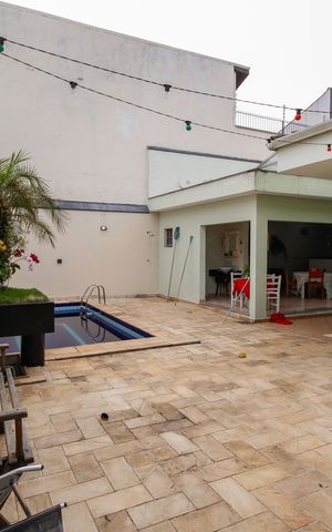 Casa para alugar com 400m², 4 quartos e 8 vagas Casa para alugar com 400m², 4 quartos e 8 vagasÁrea Externa
