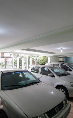 Casa para alugar com 400m², 4 quartos e 8 vagas Casa para alugar com 400m², 4 quartos e 8 vagasGaragem