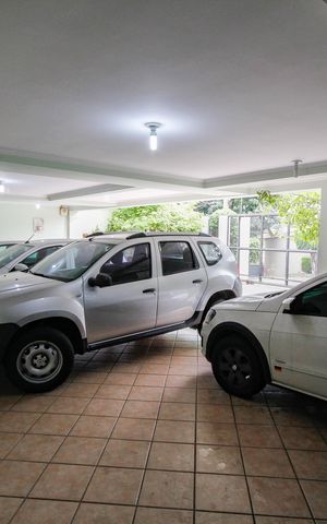 Casa para alugar com 400m², 4 quartos e 8 vagas Casa para alugar com 400m², 4 quartos e 8 vagasGaragem