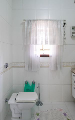 Casa para alugar com 400m², 4 quartos e 8 vagas Casa para alugar com 400m², 4 quartos e 8 vagasBanheiro da Suíte 4