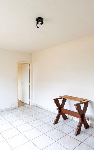 Casa à venda com 200m², 4 quartos e 2 vagas Casa à venda com 200m², 4 quartos e 2 vagasSala
