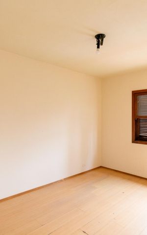 Casa à venda com 200m², 4 quartos e 2 vagas Casa à venda com 200m², 4 quartos e 2 vagasSuíte