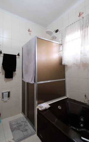 Casa para alugar com 250m², 4 quartos e 4 vagasBanheiro 2