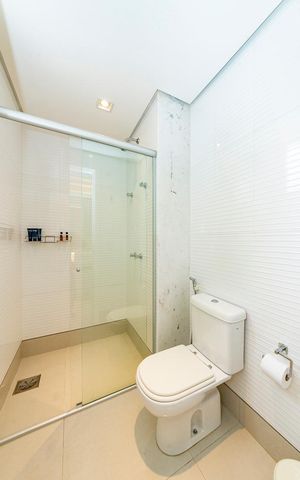 Apartamento à venda com 225m², 3 quartos e 3 vagas Apartamento à venda com 225m², 3 quartos e 3 vagasBanheiro da Suíte 3