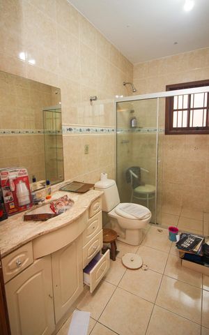 Casa à venda com 230m², 3 quartos e 3 vagas Casa à venda com 230m², 3 quartos e 3 vagasBanheiro Social