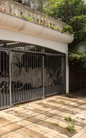 Casa à venda com 250m², 3 quartos e 3 vagasFachada