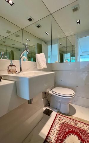 Apartamento à venda com 288m², 4 quartos e 6 vagas Apartamento à venda com 288m², 4 quartos e 6 vagasBanheiro da Suíte