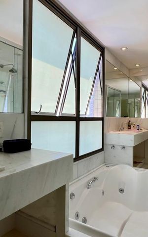 Apartamento à venda com 288m², 4 quartos e 6 vagas Apartamento à venda com 288m², 4 quartos e 6 vagasBanheiro da Suíte