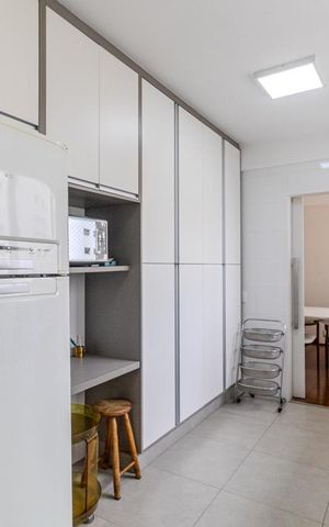Apartamento para alugar com 166m², 3 quartos e 2 vagas Apartamento para alugar com 166m², 3 quartos e 2 vagasCozinha
