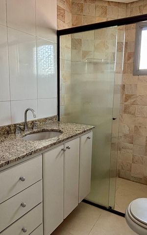 Apartamento à venda com 178m², 4 quartos e 3 vagas Apartamento à venda com 178m², 4 quartos e 3 vagasBanheiro da Suíte