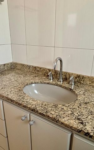Apartamento à venda com 178m², 4 quartos e 3 vagas Apartamento à venda com 178m², 4 quartos e 3 vagasBanheiro da Suíte