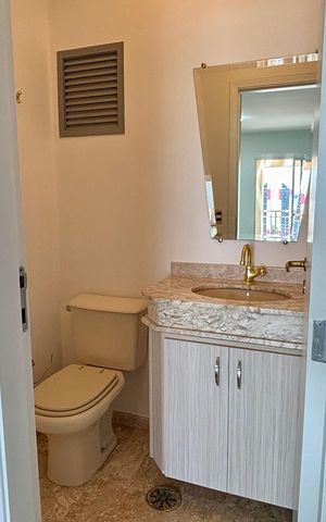 Apartamento à venda com 178m², 4 quartos e 3 vagas Apartamento à venda com 178m², 4 quartos e 3 vagasCobertura