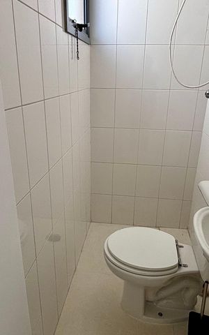 Apartamento à venda com 178m², 4 quartos e 3 vagas Apartamento à venda com 178m², 4 quartos e 3 vagasBanheiro de serviço