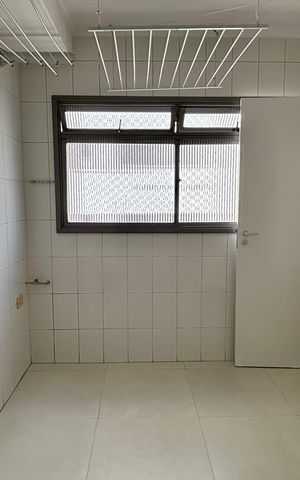 Apartamento à venda com 178m², 4 quartos e 3 vagas Apartamento à venda com 178m², 4 quartos e 3 vagasÁrea de Serviço