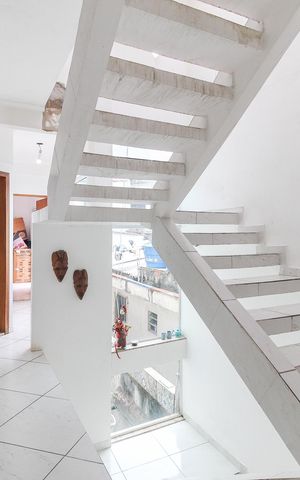 Casa para alugar com 105m², 3 quartos e 2 vagas Casa para alugar com 105m², 3 quartos e 2 vagasEscada
