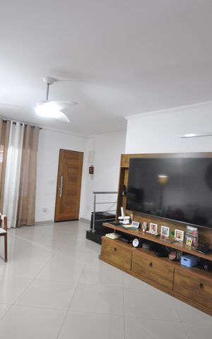 Casa à venda com 94m², 3 quartos e 2 vagasSala