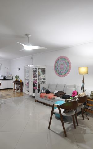Casa à venda com 94m², 3 quartos e 2 vagasSala