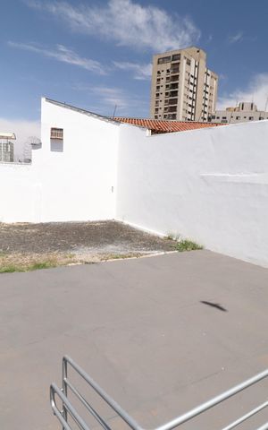 Casa para alugar com 107m², 3 quartos e 7 vagasQuintal