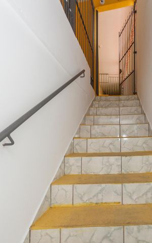 Casa à venda com 400m², 7 quartos e 2 vagasEscada