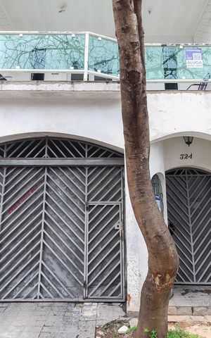 Casa para alugar com 104m², 3 quartos e 2 vagas Casa para alugar com 104m², 3 quartos e 2 vagasFachada