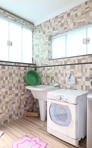 Casa à venda com 244m², 3 quartos e 2 vagasÁrea de Serviço