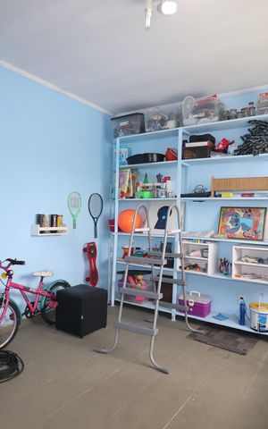 Casa à venda com 244m², 3 quartos e 2 vagasDepósito