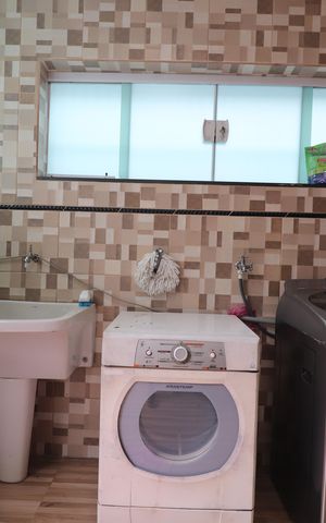 Casa à venda com 244m², 3 quartos e 2 vagasÁrea de Serviço